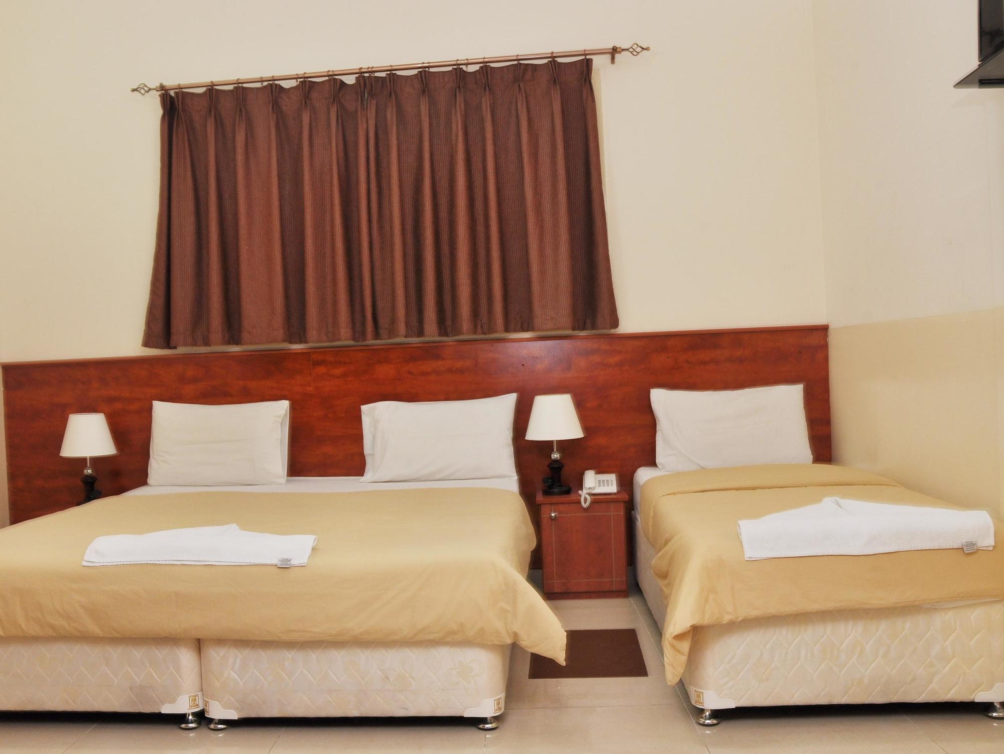 Africana Hotel Dubai Esterno foto